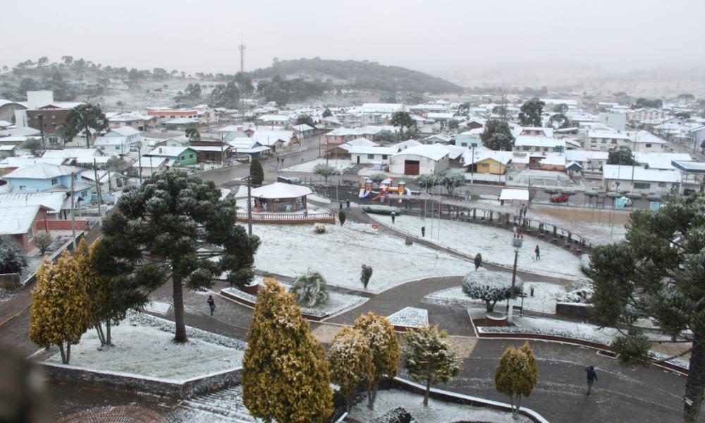 Frente fria provoca neve no Sul e derruba temperaturas em São Paulo